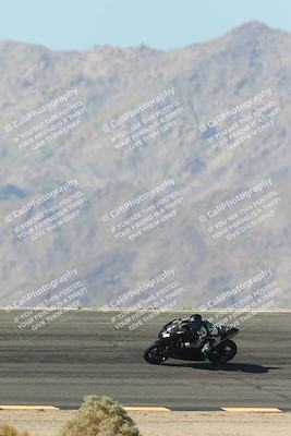 media/Oct-30-2025-Racers Edge (Thu) [[dabbdaf680]]/3-B Group/Session 2 (Bowl Exit)/